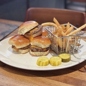 Yard House - Classic Sliders - New American Near Me - Rancho Mirage, California