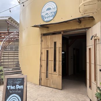 The Den - Entranxe - Saunas Near Me - Haleiwa, Hawaii