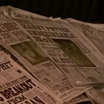 Universal Studios Florida - The pictures in these newspapers move! - Amusement Parks Near Me - Orlando, Florida