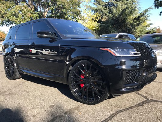 Photo of Junior's Car Stereo - Fremont, CA, US. Black 24" Forged wheels on a 2017 Range Rover Sport