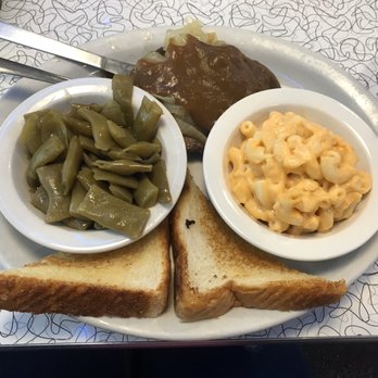 Mel's Diner - Hamburger steak with onions, sides of green beans and mac n cheese - Diners Near Me - Pigeon Forge, Tennessee