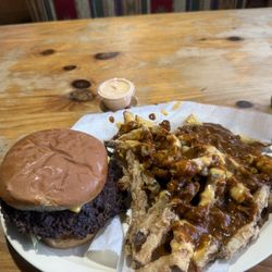 Vannah's Drive In - Big boy with chili cheese fries