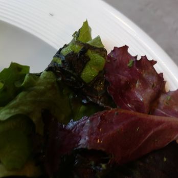 La Vida - Wilted, rotten salad served twice without apology Dos veces sirvieron ensalada marchita y podrida sin disculparse al quejarme - Coffee & Tea Near Me - Guayama, Puerto Rico