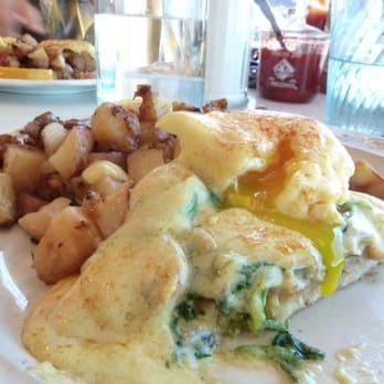 The Dish Cafe Ballard - The perfect hollandaise sauce, perfectly poached egg, perfectly crispy muffin, lovely fresh spinach - American Near Me - Seattle, Washington