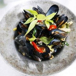 Spoon Thawee - Steamed mussels