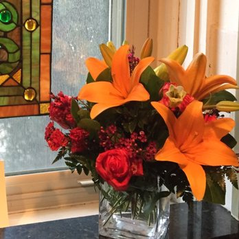 Angie's Flowers - Beautiful bouquet that my mom received. Made her cloudy day, a lot brighter. Thank you. - Florists Near Me - El Paso, Texas Angie's Flowers - Beautiful bouquet that my mom received. Made her cloudy day, a lot brighter. Thank you. - Florists Near Me - El Paso, Texas