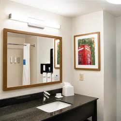 Hampton Inn Oxford/Conference Center - Guest room bath