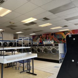 City Center Coin Laundry - Popping a squat with a smoothie from Juice Joint across the street