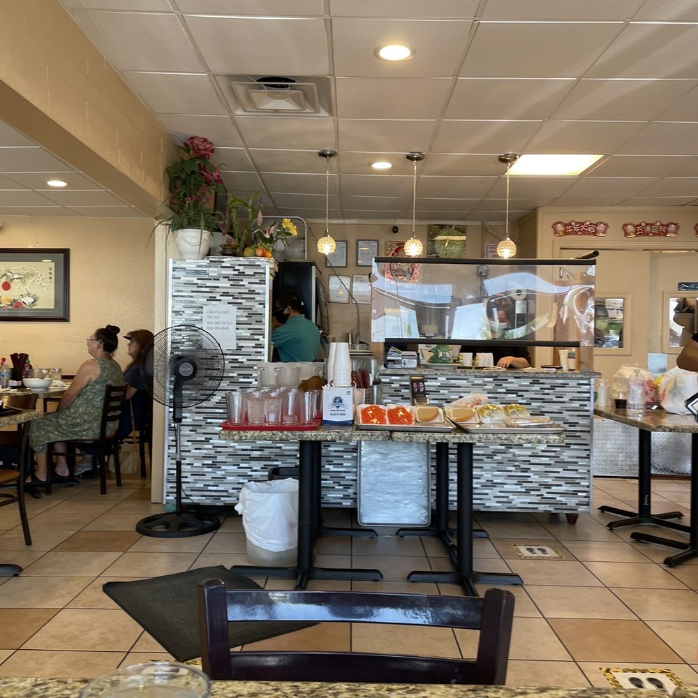 Da Vang Restaurant - Dining room to the left and right. They sell bake goods too. - Vietnamese Near Me - Phoenix, Arizona Da Vang Restaurant - Dining room to the left and right. They sell bake goods too. - Vietnamese Near Me - Phoenix, Arizona
