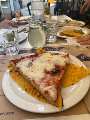 La Pia Centenaria by null