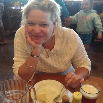 Duckie's Chowder House - Seafood Near Me - Cayucos, California