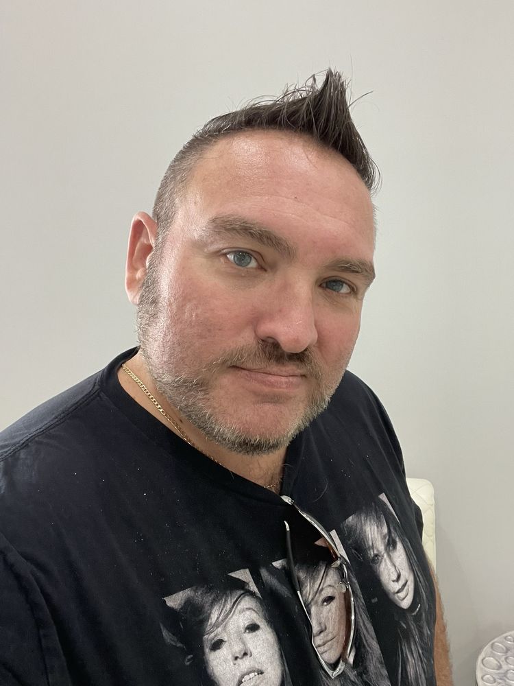 Aubrey Glenn Salon Image