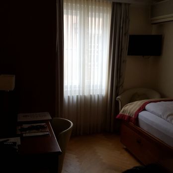 Hotel Elefant - Single room. It was small but comfy. - Hotels Near Me - Salzburg, 5