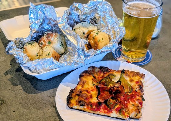 Raymond’s Pizzeria by null