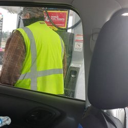 Fred Meyer Fuel station - Excellent service. Thanks for the fill up.