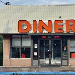 Fox’s Diner - Now they have a "diner" sign!
