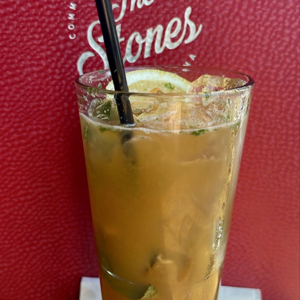 The Stones Common House & Kitchen - Peach tea Mocktail - American Near Me - Stoneham, Massachusetts The Stones Common House & Kitchen - Peach tea Mocktail - American Near Me - Stoneham, Massachusetts