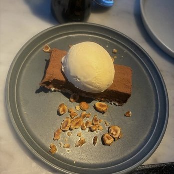 Tar & Roses - Chocolate bar dessert - New American Near Me - Santa Monica, California Tar & Roses - Chocolate bar dessert - New American Near Me - Santa Monica, California
