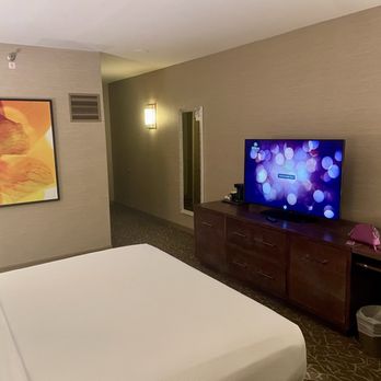 Hilton La Jolla Torrey Pines - Regular room - Hotels Near Me - La Jolla, California