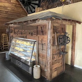 The Farmhouse Restaurant - Pie cabinet - Seafood Near Me - Van, Texas The Farmhouse Restaurant - Pie cabinet - Seafood Near Me - Van, Texas