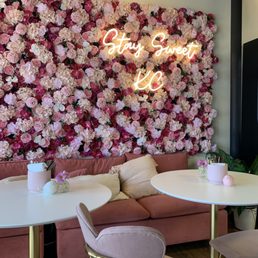 Flower wall! Flower wall!