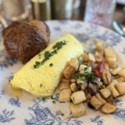 Little Hen - Ham and Gruyère Omelette