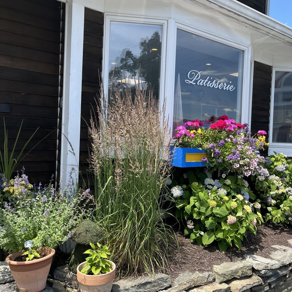 BouNom Café & Bakery - The flowers outside - Coffee & Tea Near Me - Avon, Connecticut BouNom Café & Bakery - The flowers outside - Coffee & Tea Near Me - Avon, Connecticut