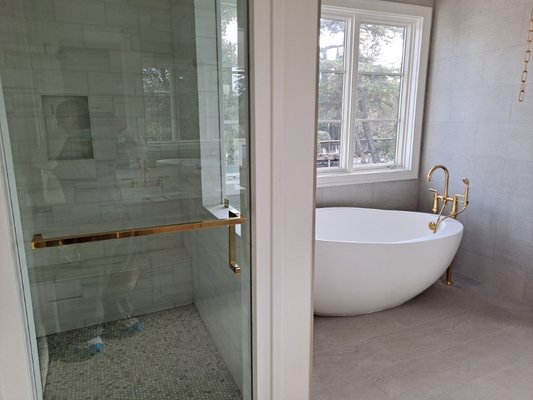 + Bathrooms - Our customers say: "Robert and his crew did an excellent kitchen update project for us. His team works quickly and efficiently. Each of his crews are masters at their craft. They are extremely respectful and always clean up after each day.

Here's the timeline of our kitchen update: I received my quote from Robert on a Thursday, the team started demo on the Saturday and were already done by Tuesday! I couldn't ask for much more!

The quote for our project was very competitive with other quotes I received. I'm very happy with our decision to go with Your Dream Home.

Thanks, Robert. We love our new kitchen."
