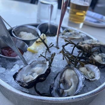 Willi's Seafood & Raw Bar - Oysters - Seafood Near Me - Healdsburg, California