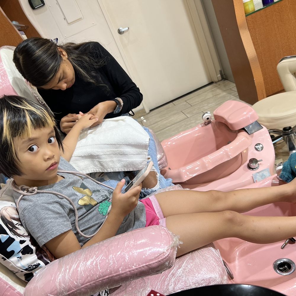 Chanel Nails Spa - Nail Salons Near Me - Kahului, Hawaii