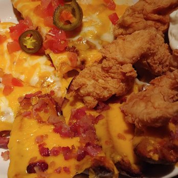 Cheddar's Scratch Kitchen - Lukewarm, came out a second before entrees - American Near Me - Houston, Texas