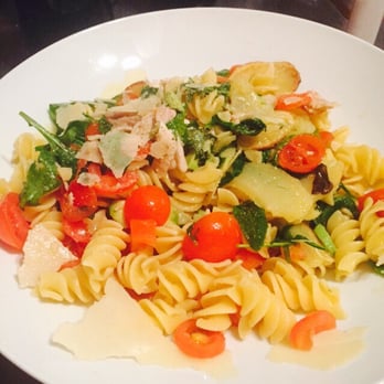 La Favola - Avocado/chicken/pasta salad - Italian Near Me - Nice, 06 La Favola - Avocado/chicken/pasta salad - Italian Near Me - Nice, 06