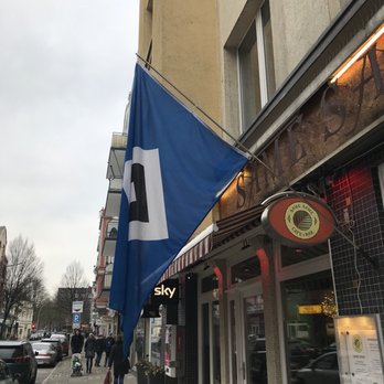 Bar Same Same - HSV-Fahne am Eingang - Bars Near Me - Hamburg, HH