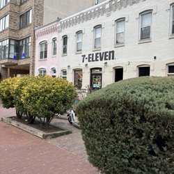 7-Eleven - Front