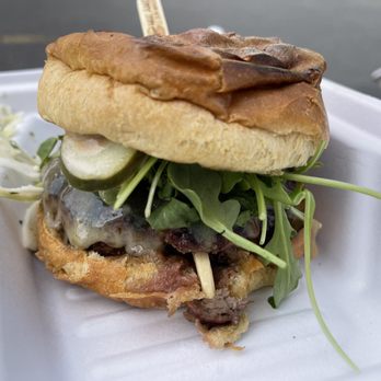 Le Cracheur de Feu - Burger - Smokehouse Near Me - Beloeil, Quebec
