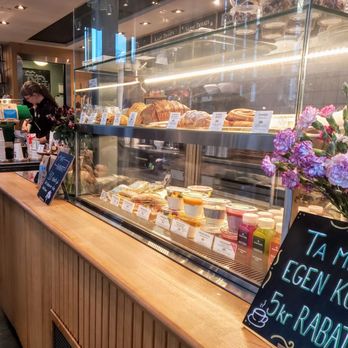 Kaffebrenneriet Spikersuppa - Front Counter at Kaffebrenneriet avd Spikersuppa - Cafes Near Me - Oslo, 03 Kaffebrenneriet Spikersuppa - Front Counter at Kaffebrenneriet avd Spikersuppa - Cafes Near Me - Oslo, 03