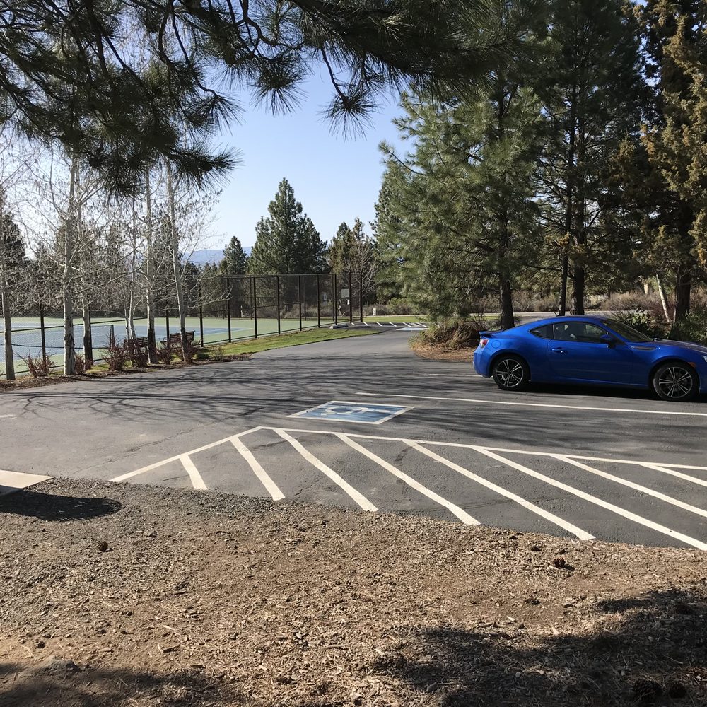 Summit Park - Very small parking lot - Parks Near Me - Bend, Oregon Summit Park - Very small parking lot - Parks Near Me - Bend, Oregon