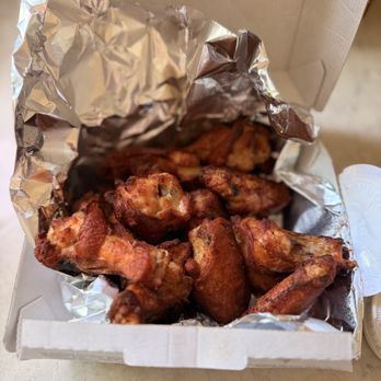 Round Table Pizza - Chicken wings "extra crispy" - Pizza Near Me - Colusa, California Round Table Pizza - Chicken wings "extra crispy" - Pizza Near Me - Colusa, California