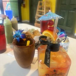 Cantarito and cariñosa drinks