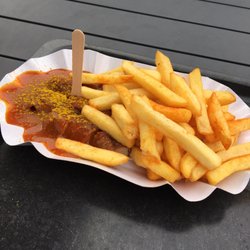 Ess-Bahn - Ess Bahn Menü Currywurst kl. Pommes 0,5 l Getränk 6,90€  Naja