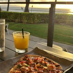 Beach Club - Bbq chicken flatbread and spicy mango margarita