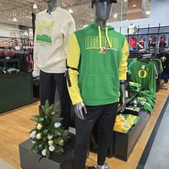 DICK'S Sporting Goods - Sports Wear Near Me - Tigard, Oregon