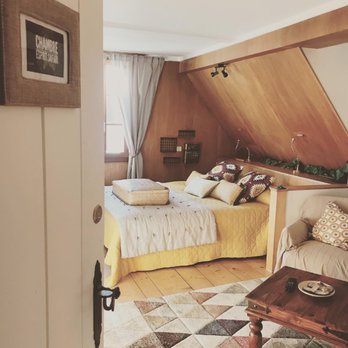 Maison DuBois, Chambres d'hôtes, Le Locle - Chambre Esprit Safari au 3ème étage, peut se transformer en suite famille avec l' Esprit Bohème - Bed & Breakfast Near Me - Le Locle, Nebraska Maison DuBois, Chambres d'hôtes, Le Locle - Chambre Esprit Safari au 3ème étage, peut se transformer en suite famille avec l' Esprit Bohème - Bed & Breakfast Near Me - Le Locle, Nebraska