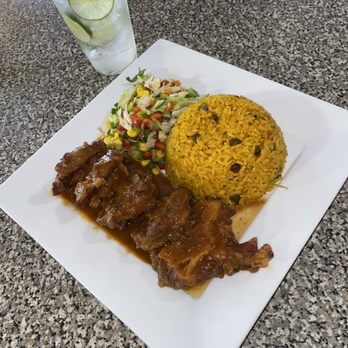 Freddy's Restaurant - Spanish Near Me - Camden, New Jersey