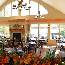 Cedar Cove Resort - The beautiful dining room of The Lakeside Grill.