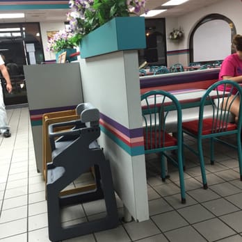 Taco Bell - Dining room - Fast Food Near Me - Liberty, Texas