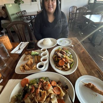 Naung Mai Thai Kitchen - Thai Near Me - Oak Harbor, Washington