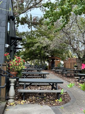 Leo's House of Thirst by null Leo's House of Thirst by null