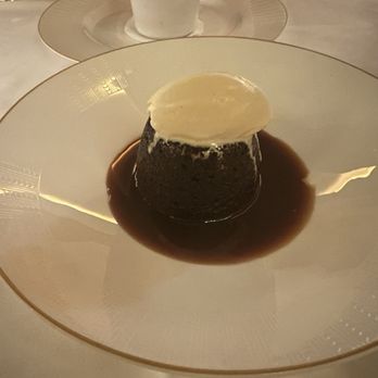 Savoy Grill - sticky toffee pudding - French Near Me - London, XGL Savoy Grill - sticky toffee pudding - French Near Me - London, XGL