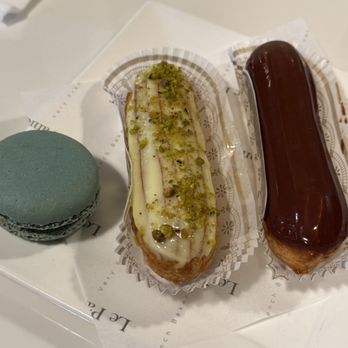 Le Panier - Blueberry macaron $3, pistachio eclair, Eclair Chocolat - Bakeries Near Me - Seattle, Washington Le Panier - Blueberry macaron $3, pistachio eclair, Eclair Chocolat - Bakeries Near Me - Seattle, Washington